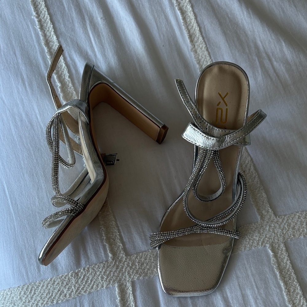 Chic Silver Strappy Women's Heels